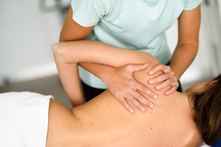 Sur le chemin du massage : devenir masseur kinésithérapeute