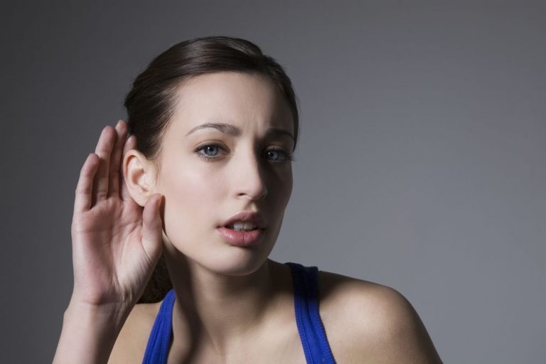 Vous entendez moins bien, peut-être souffrez-vous d’une perte auditive