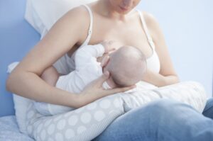 soins allaitement bébé maman